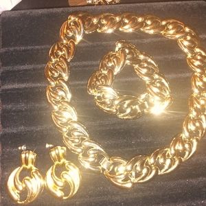 ELEGANT!/ 3PC GOLDENTONE NECKLACE SET ❤️